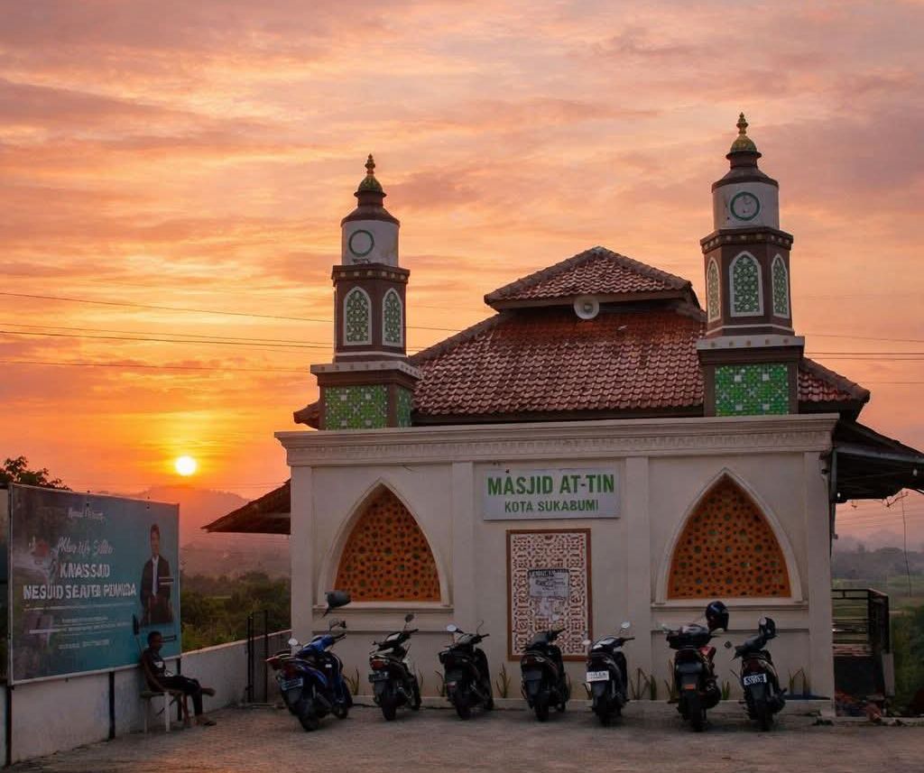 Mengintip Masjid Sejuta Pemuda di Sukabumi. Oleh : Rosadi Jamani Ketua Satupena Kalbar