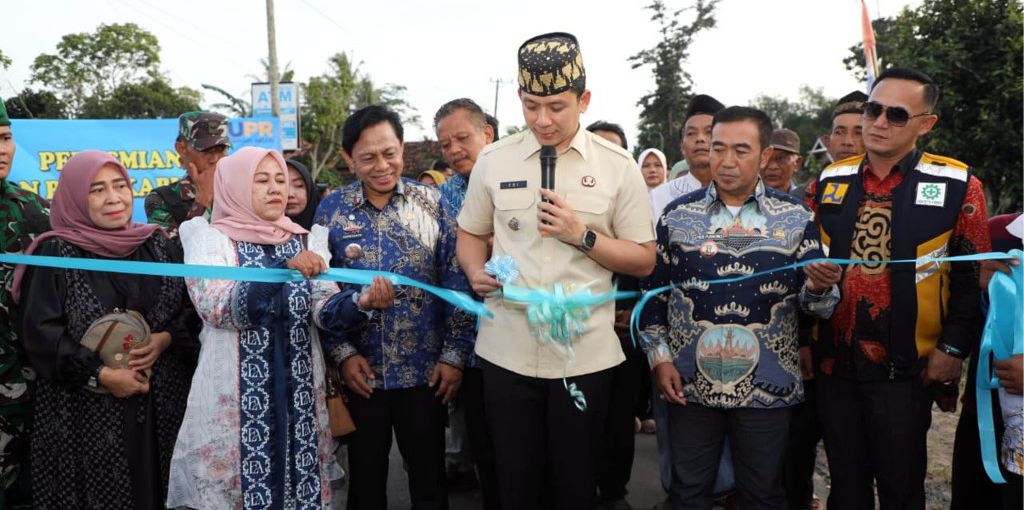 Resmikan Jalan di Tanjungsari dan Tanjung Bintang, Bupati Egi Harap Infrastruktur Jadi Penggerak Ekonomi Warga