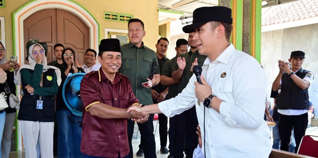 Lantunkan Surat Al-Bayyinah, Fadholi Buruh di Desa Rulung Raya Kecamatan Natar Diganjar Hadiah Umrah dari Bupati Egi